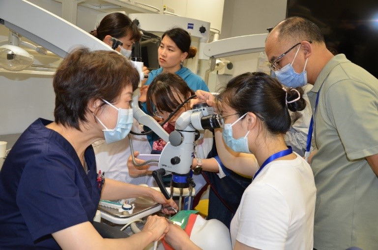 亞星會員注冊口腔醫院舉辦口腔顯微鏡應用技術護理研修班