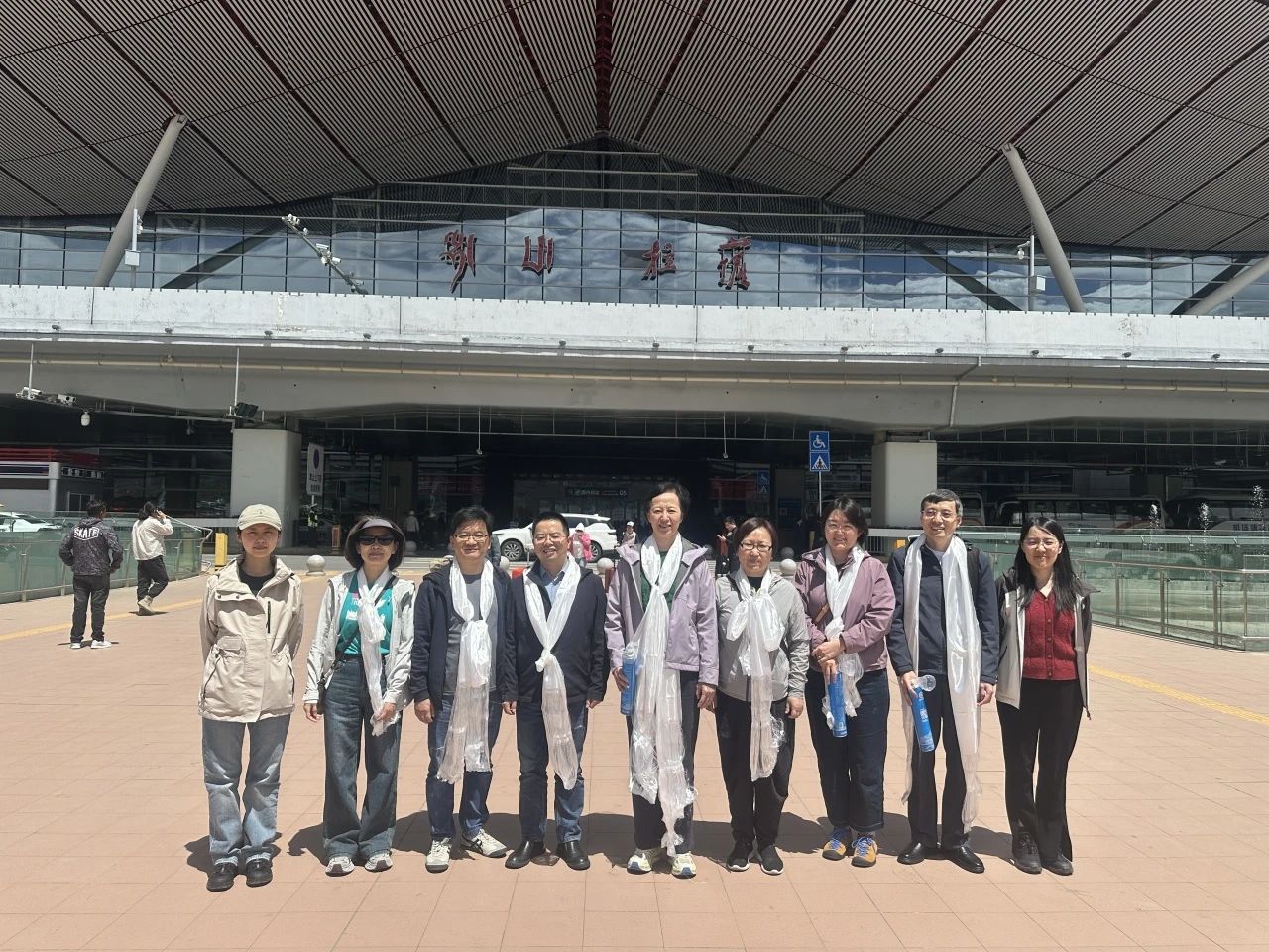 援藏丨北大口腔專家團赴藏講學、手術、看望援藏專家